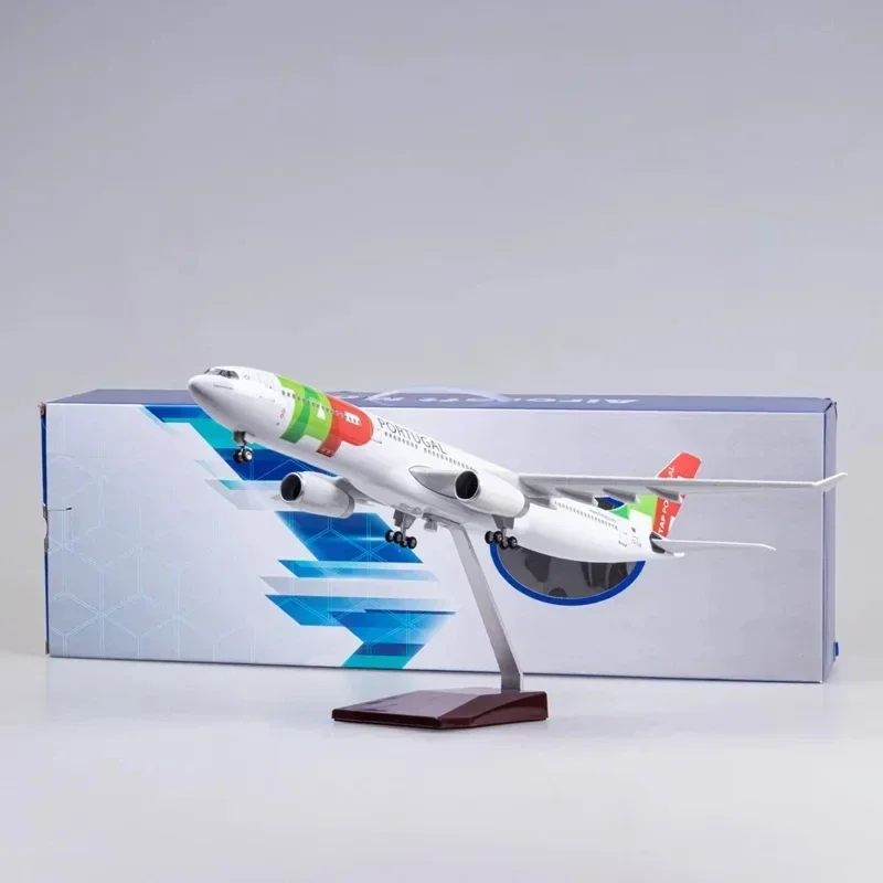 

Scale Diecast Resin 47CM 1:135 Model Air Portugal Airbus A330 With Light And Wheels Airplane Aircraft Collection Display Toy Fan