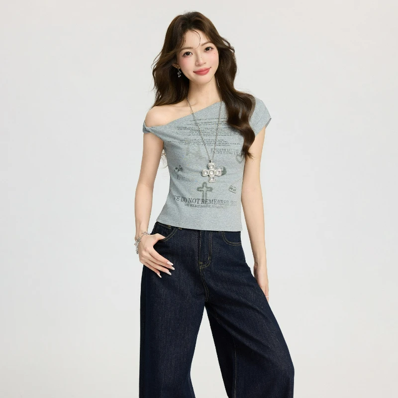 

Американская ретро-футболка с асимметричным вырезом и коротким рукавом, летняя модная модель 2026 года, с принтом в стиле Spice Girl, топ с открытыми плечами для женщин