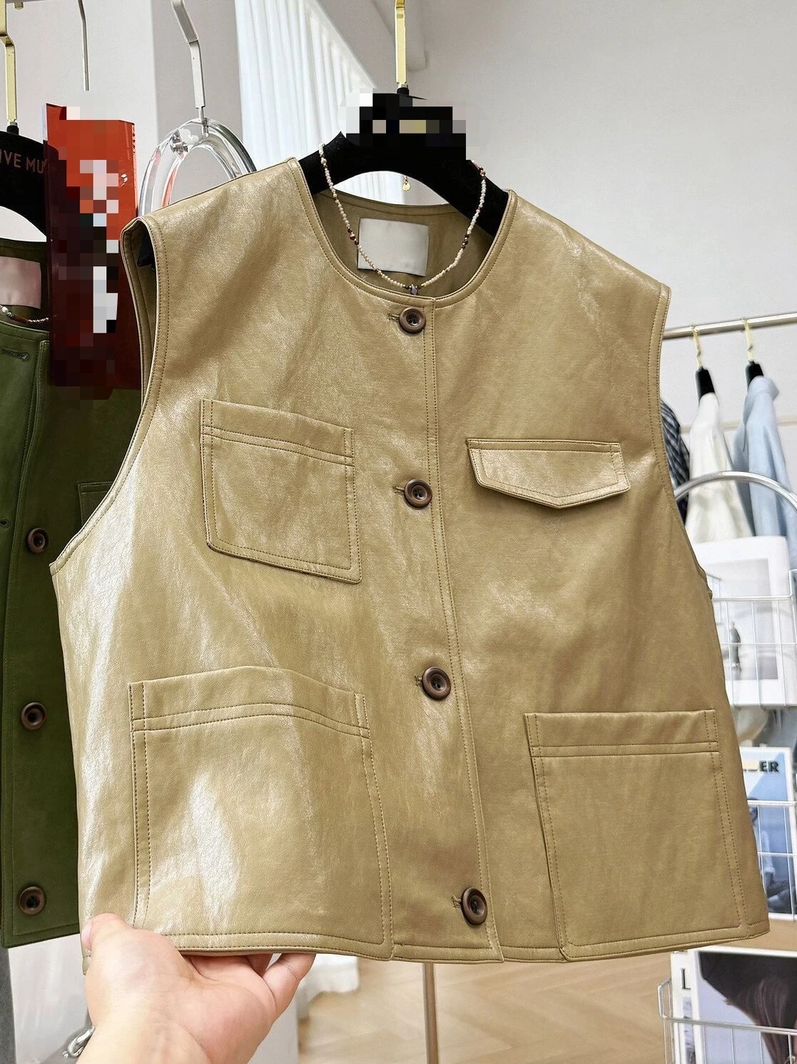 Stylish Short Sleeveless PU Leather Vest Women's Outerwear Fashionable Commute Style Breathable Folded Design Single Button