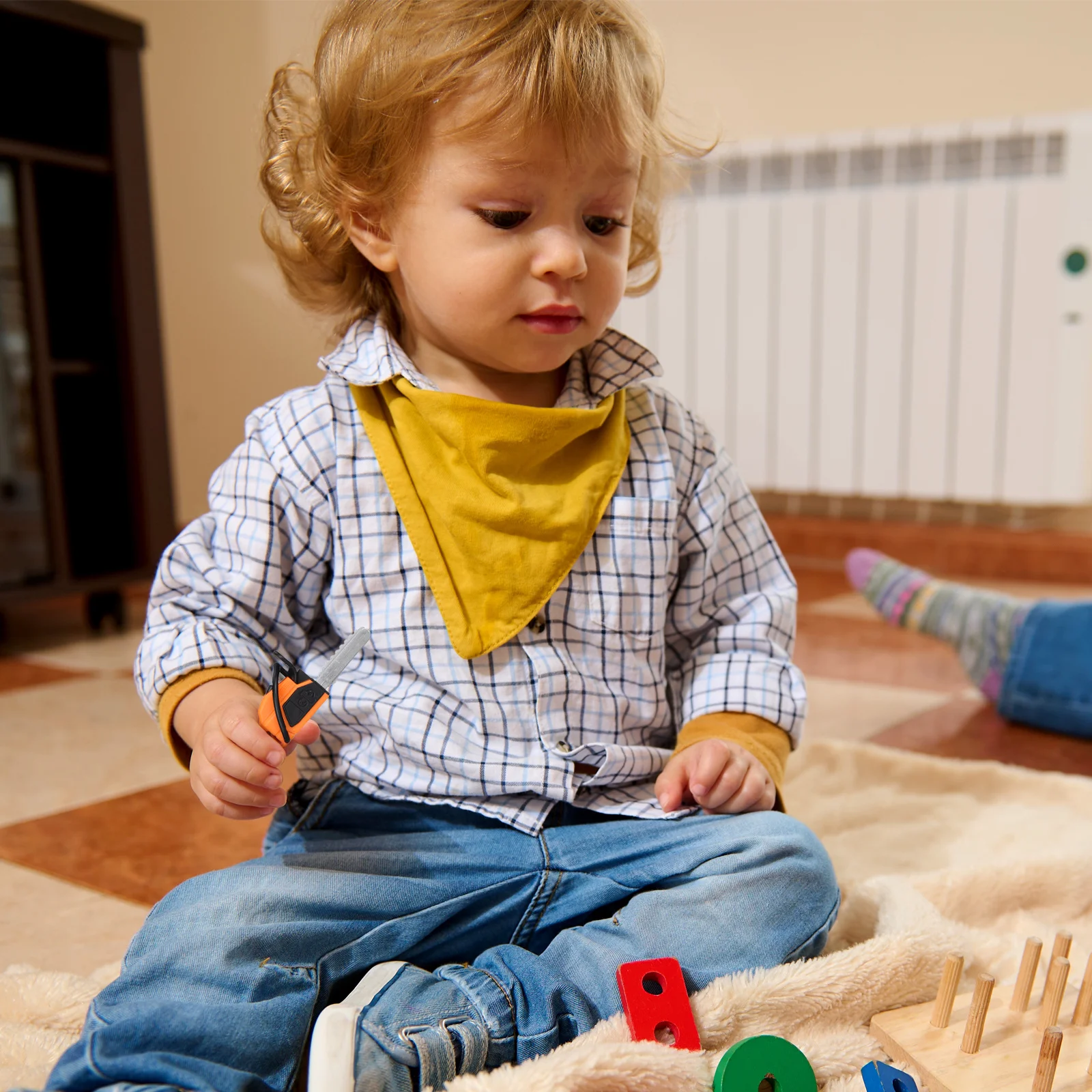 

2 шт., мини-орнамент для бензопилы, миниатюрный декор дома, функциональный поддельный садовый инструмент, реалистичная маленькая бензопила для настольного дисплея