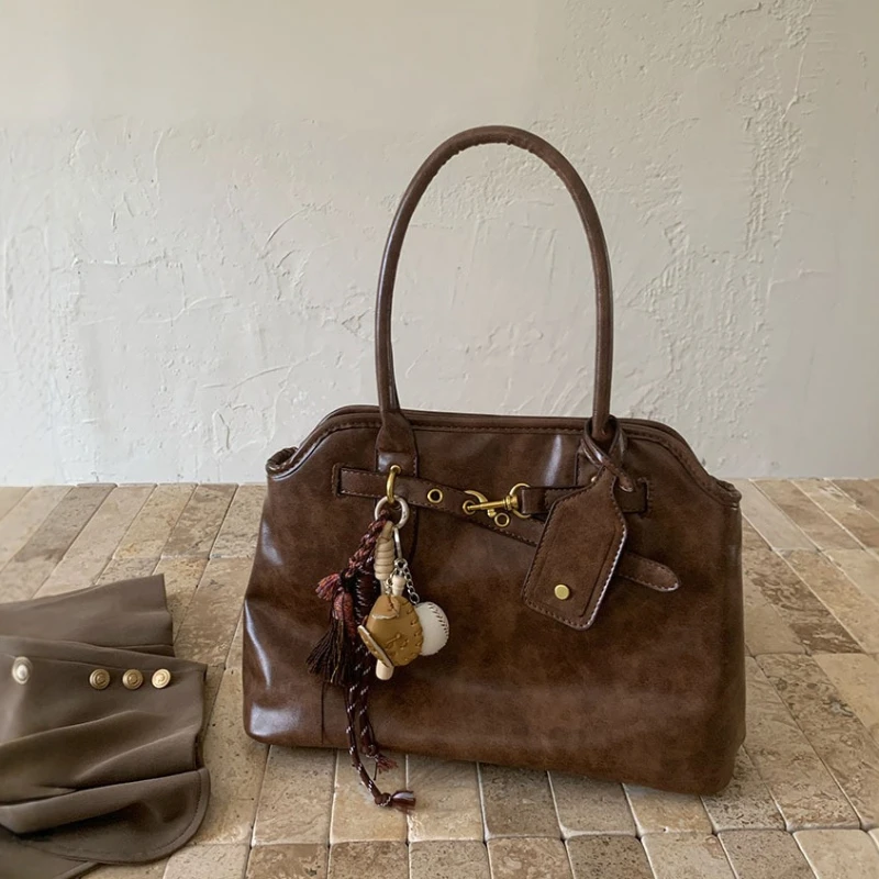 

Винтажная сумка-тоут из искусственной кожи в стиле ретро для женщин, зимняя тенденция 2025, новая модная сумка Y2k, женский дизайн, роскошные корейские сумки на плечо