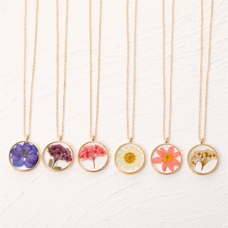 Unqiue Floral Pendant Necklace For Women Dried Flower Fashion Jewelry Transparent Resin Flower Necklace Summer 2023 Wholesale