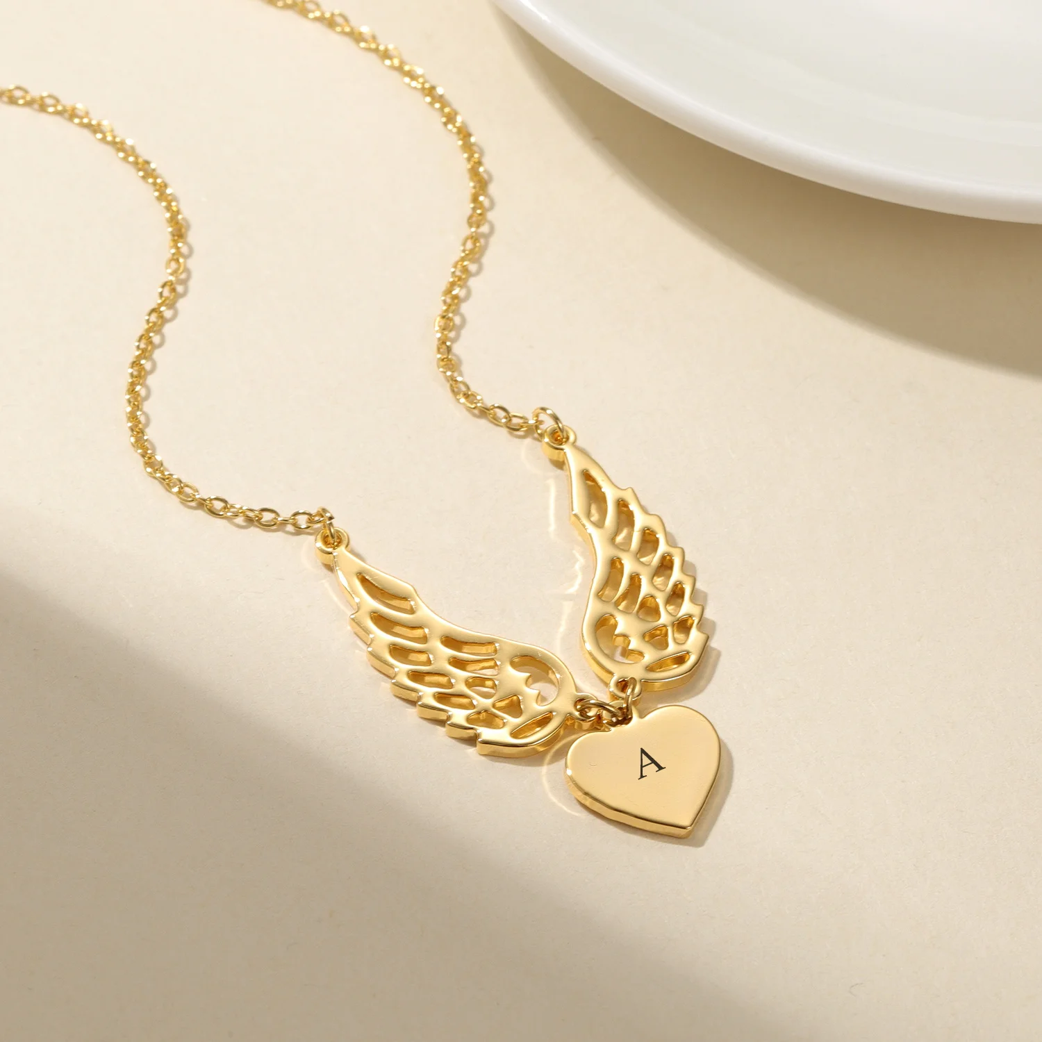 Collar con Nombre Personalizado, Colgante de Corazón con Alas de Ángel a los Lados, Chapado en Oro de 18K, Acero Inoxidable, Regalo Personalizado para Ella, Mamá
