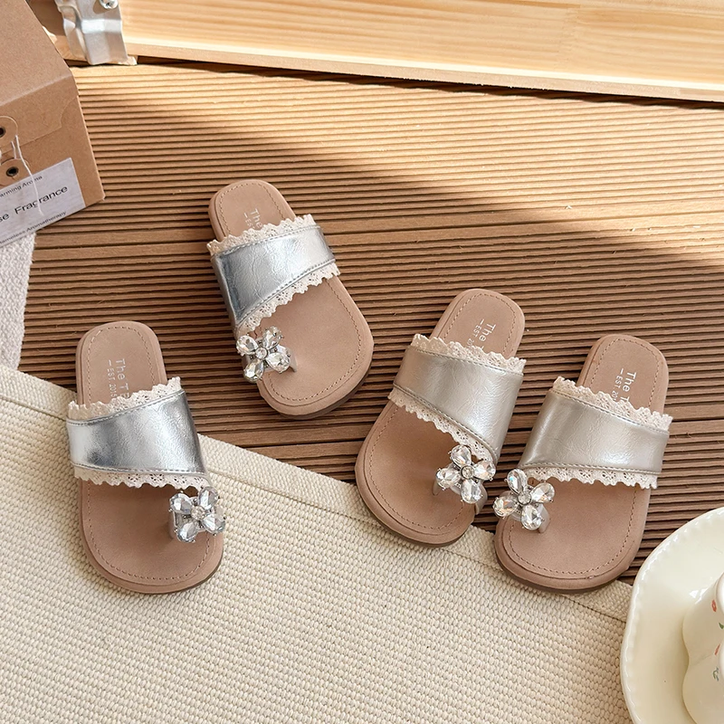 

Уличные тапочки для девочек, лето 2023, модные сандалии без шнуровки на толстой подошве, корейский стиль, сандалии без шнуровки из микрофибры с улучшенной резиновой подошвой