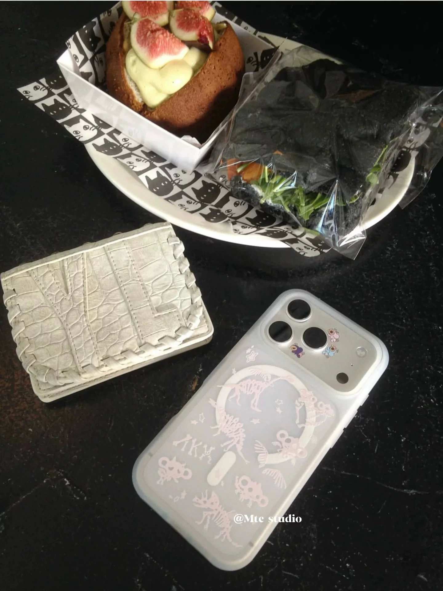 Funda magnética para teléfono con diseño de esqueleto de dinosaurio rosa, compatible con MagSafe, para iPhone 18, 17, 16, 11, 12, 13, 14, 15 Pro Max, Plus, 17AIR, estilo Y2K, con acabado mate.