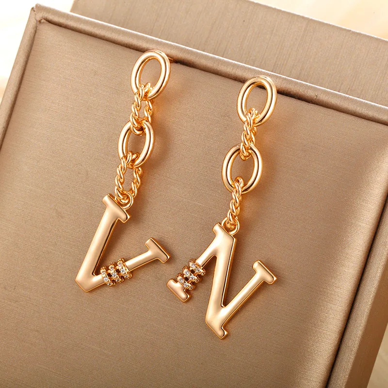 

Creative letter earrings Korean advanced sense of personality geometric oval long earrings female