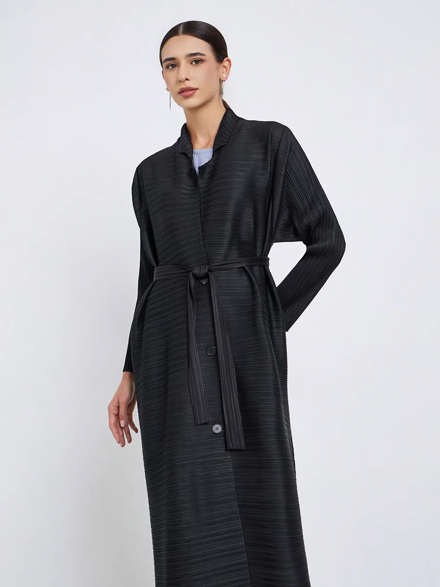 Falten Sie schwarz gestreift, plissiert, Abaya-Knopf-Design, Gürtel an der Taille, weicher Stoff, elegante Robe, 2022, trendig, lässig, Alltagskleidung, schickes Ensemble