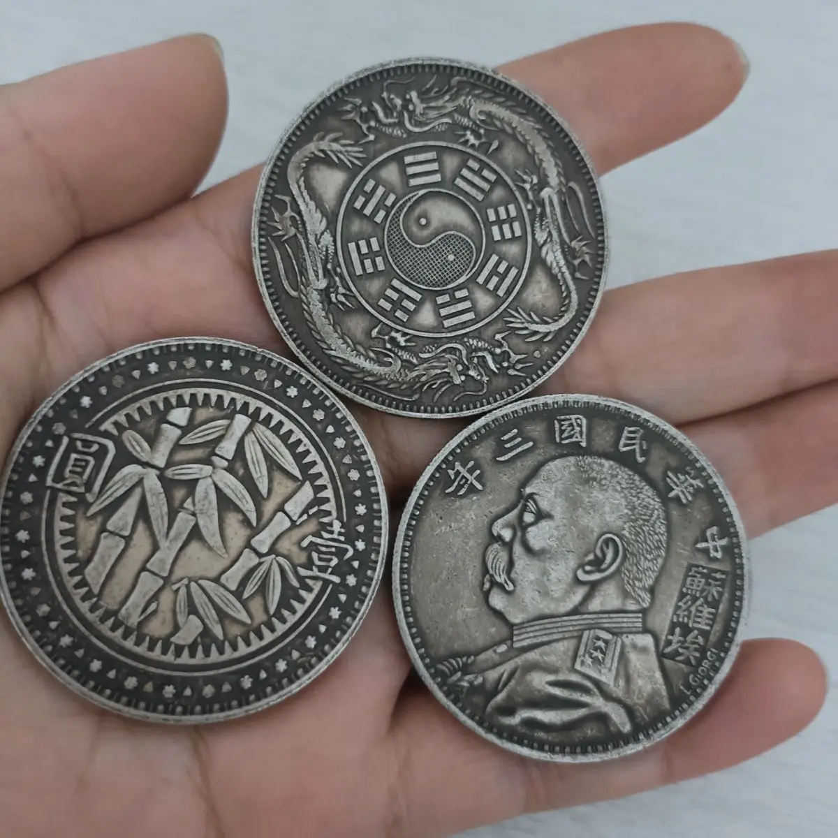 Three-year double-signature Soviet Ocean Guizhou Bamboo Chinese and foreign gossip double dragon one tael silver dollar three pi