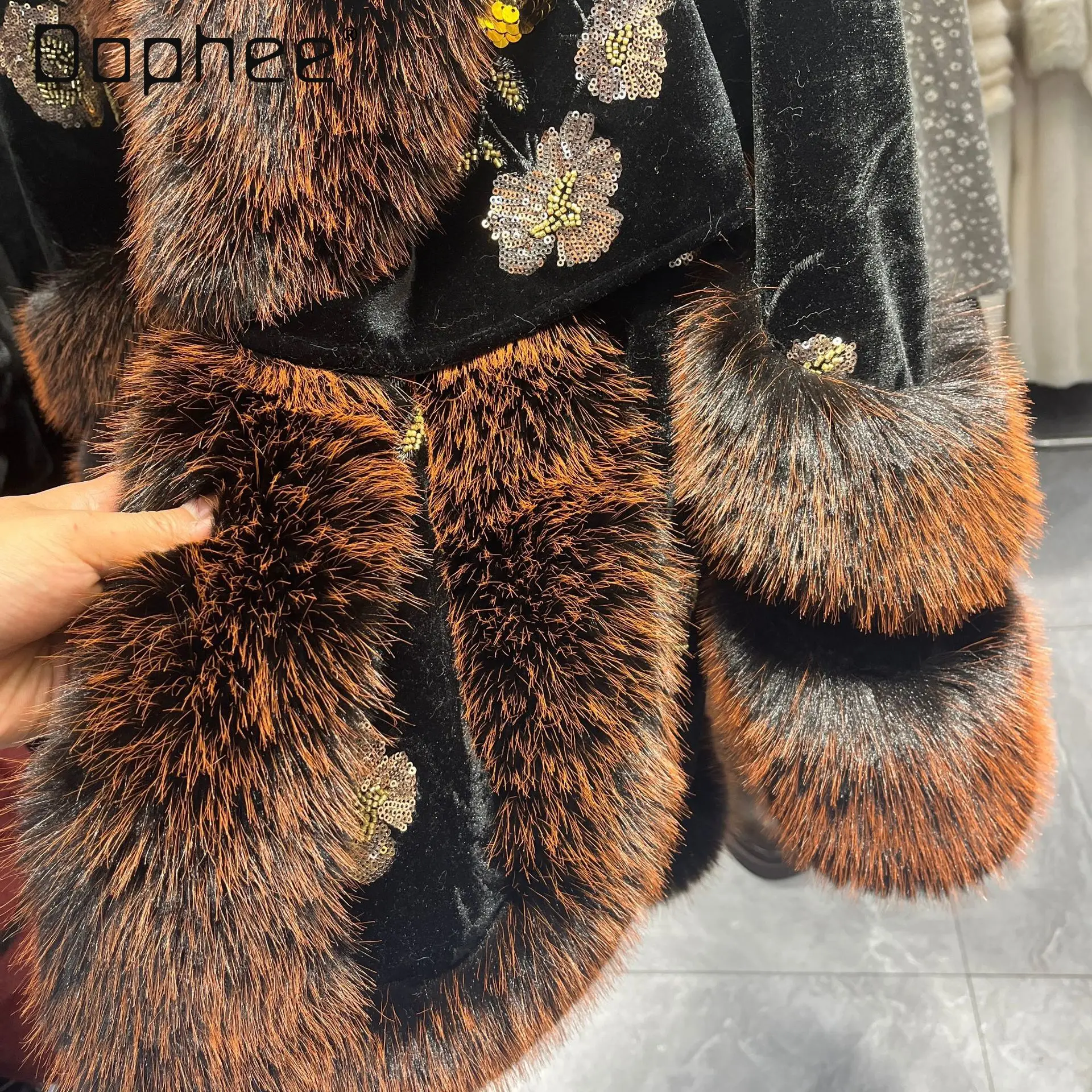 معطف فاخر صديق للبيئة بياقة من فرو الثعلب للنساء مطرز ثقيل مخملي مرقع سميك دافئ عالي الجودة معطف فرو صناعي شتوي #2