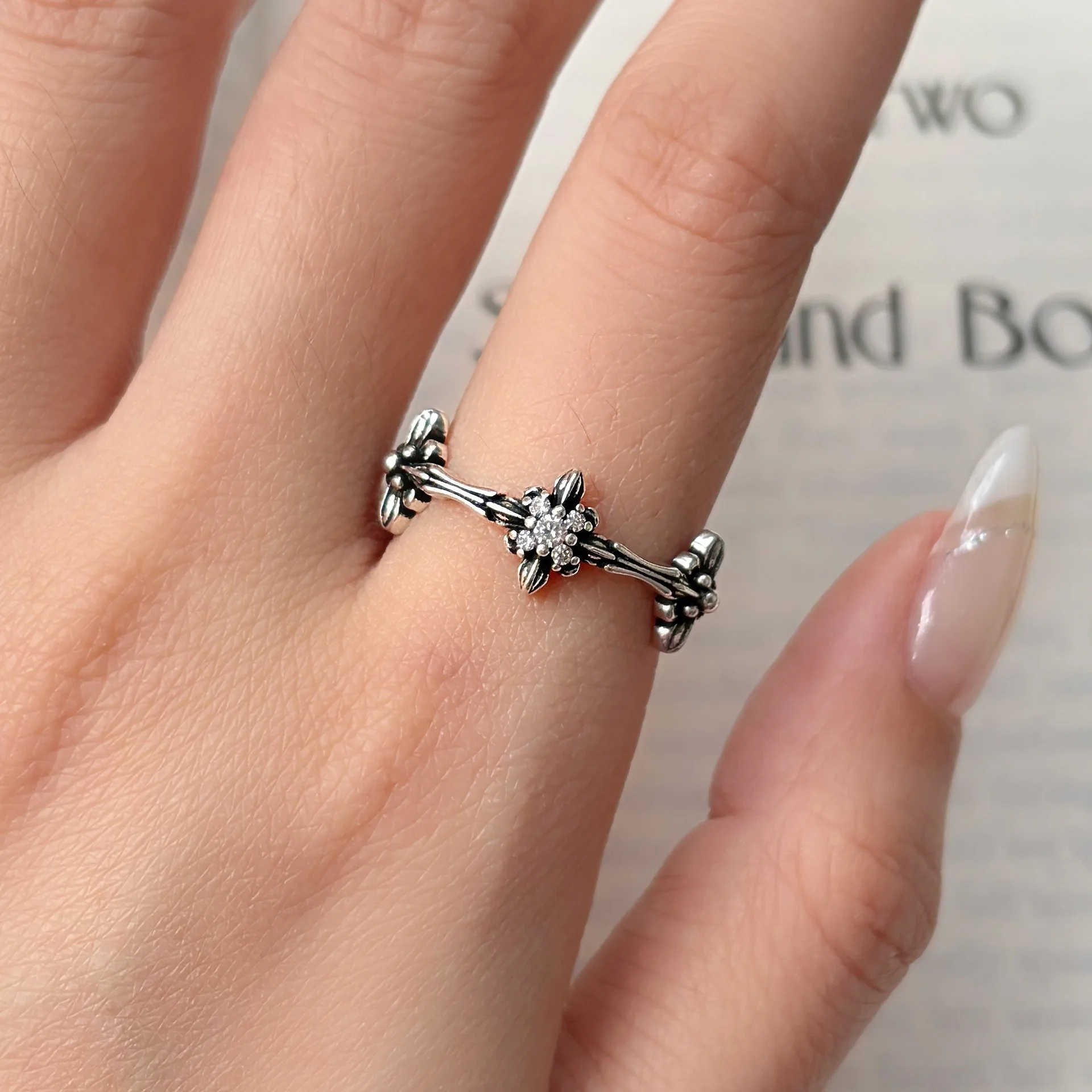 

Vintage old-fashioned fashion cross ring female personality niche hip hop punk opening ring old