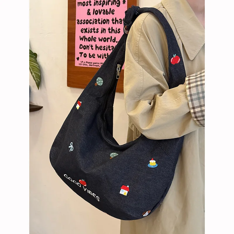 

2025 New Style Women's Large Capacity Embroidered Denim Messenger Bag Casual Versatile Shoulder Tote for Commuting