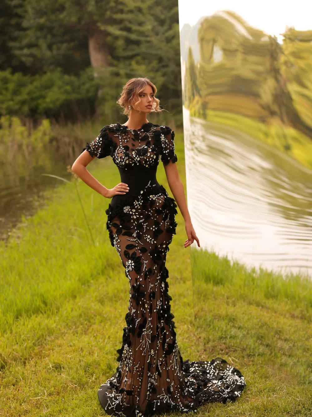 Opulent Black 3D Design Short Sleeves Evening Dress Fitted Waist Modern Crystals Gorgeous Mermaid Women Prom Gown Customized 2
