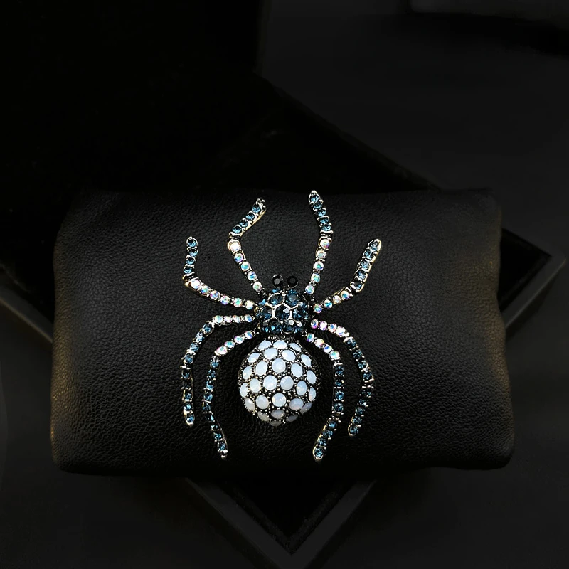 

Exquisite Vivid Spider Brooch Korean Style Corsage Luxury Elegant Women Pins Cute Insect Clothes Accessories Rhinestone Jewelry