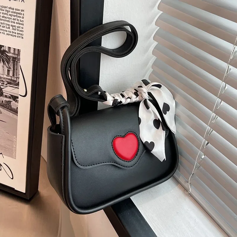 Cute Love Shoulder Bag Versatile PU Leather Mobile Phone Pouch Women Underarm Bags Retro Splicing Love Saddle Bag Handbag