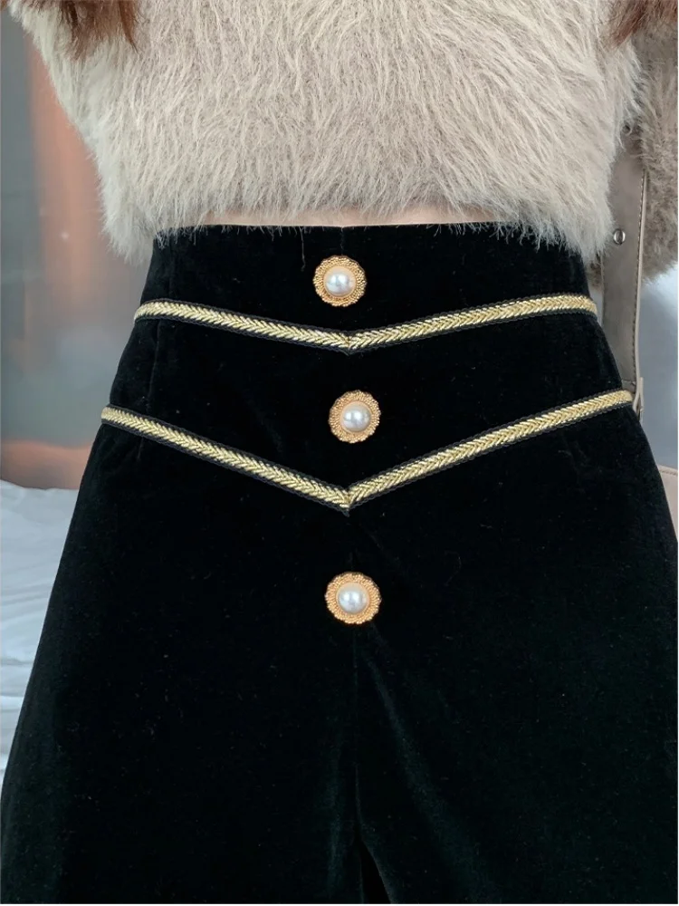 Pantalones de pierna ancha de terciopelo dorado para mujer, novedad de 2025, aspecto fino de otoño/invierno, pantalones cortos informales de edición coreana de cintura alta, pantalones cortos negros