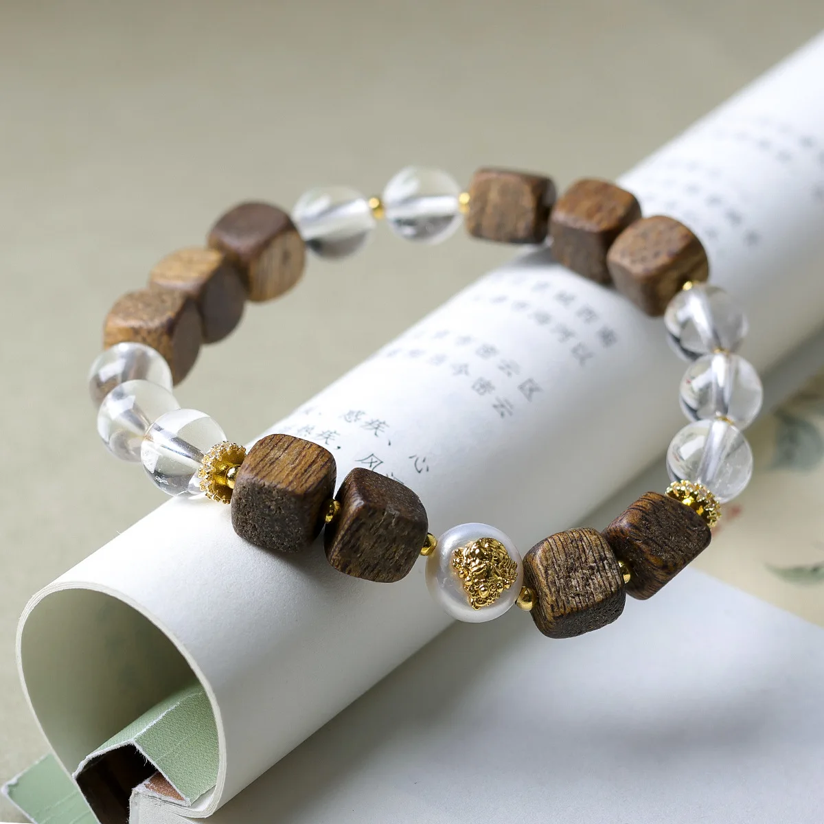 

Green Qinan Agarwood Square Bead Bracelet Natural White Crystal Pearl Bracelet