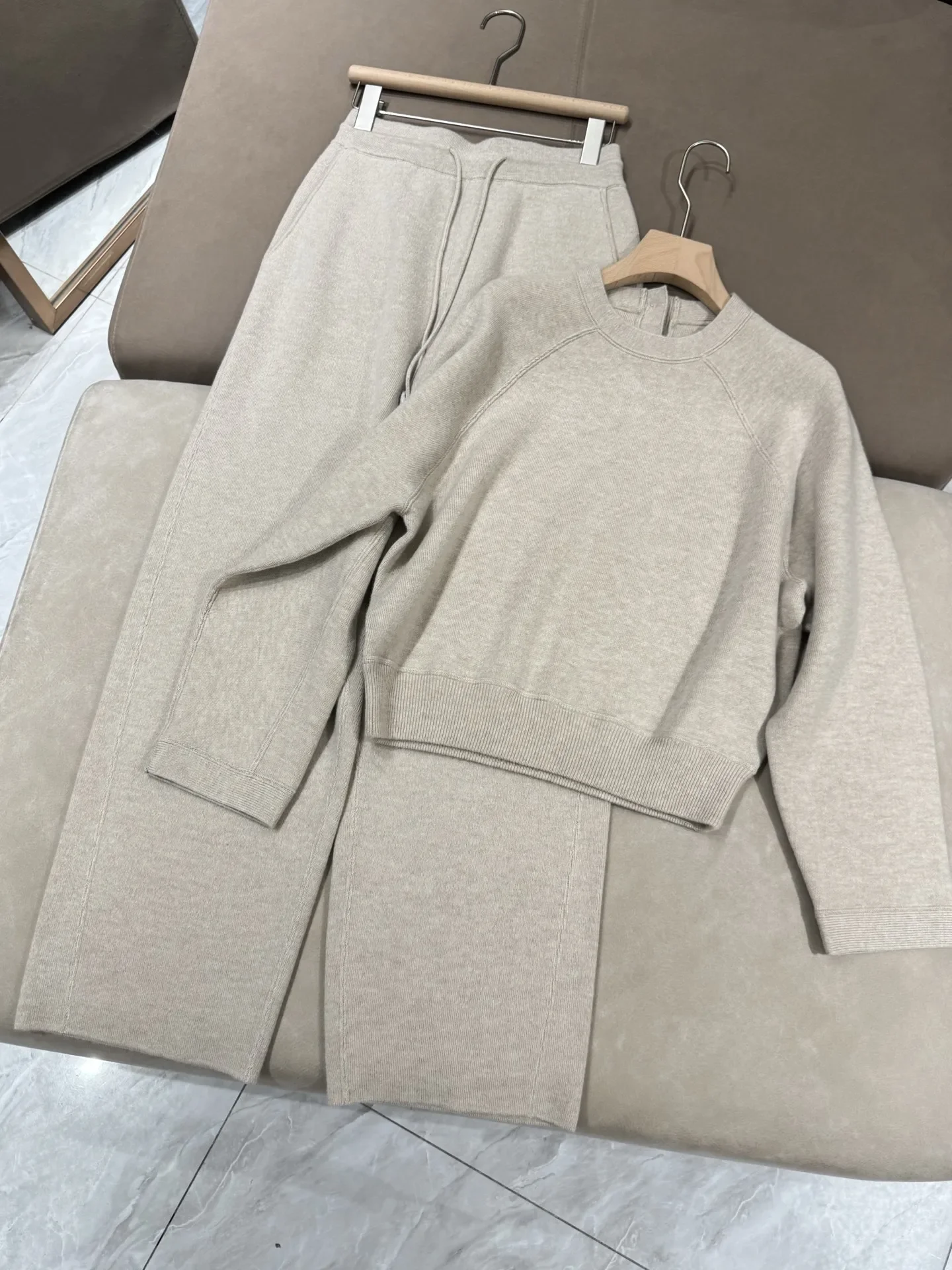 

Women Casual Pants Suits Back Buttons Round Neck Long Sleeve Sweater + Elastic Waist Straight Trousers Casual Kniitted Set