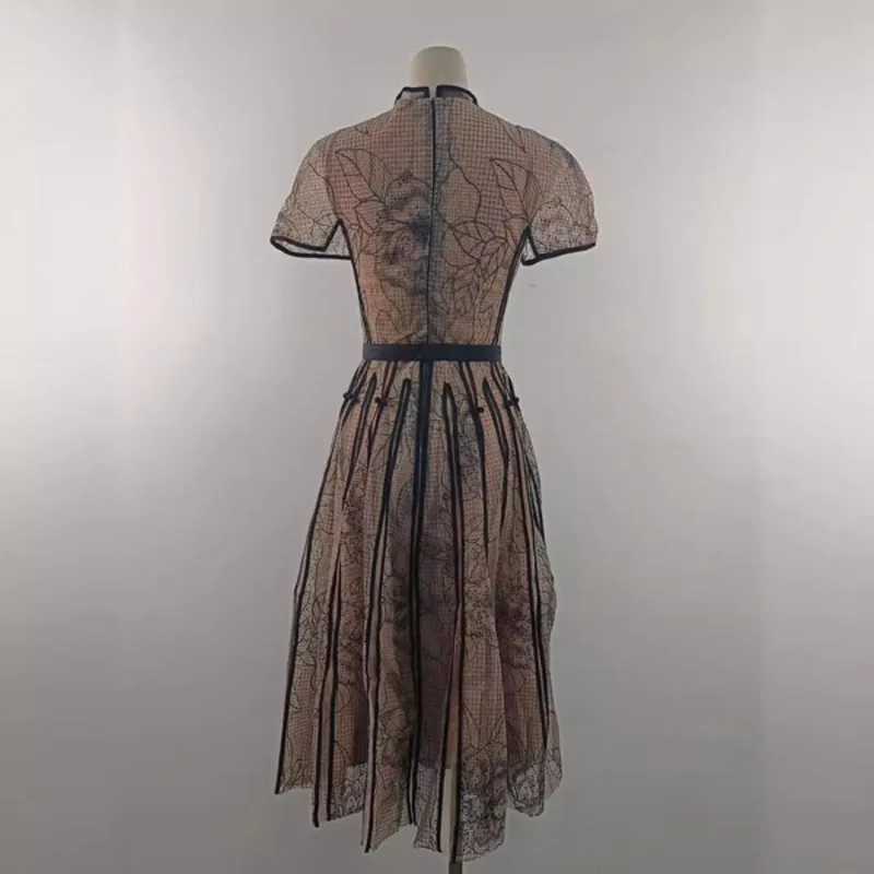 BEWQ แฟชั่นผู้หญิงชุดเดรสหรูหรา O-คอแขนสั้นลูกไม้เย็บปะติดปะต่อกันเย็บปักถักร้อยเอวชุดราตรี 2025 ฤดูใบไม้ร่วงใหม่