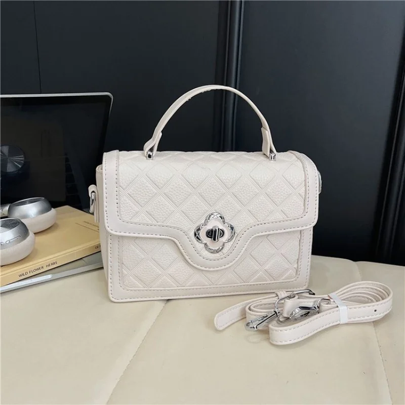 Ladies Tote Bag Made Of Wave-Patterned Leather Boasting High-End Paris Commuter Style​