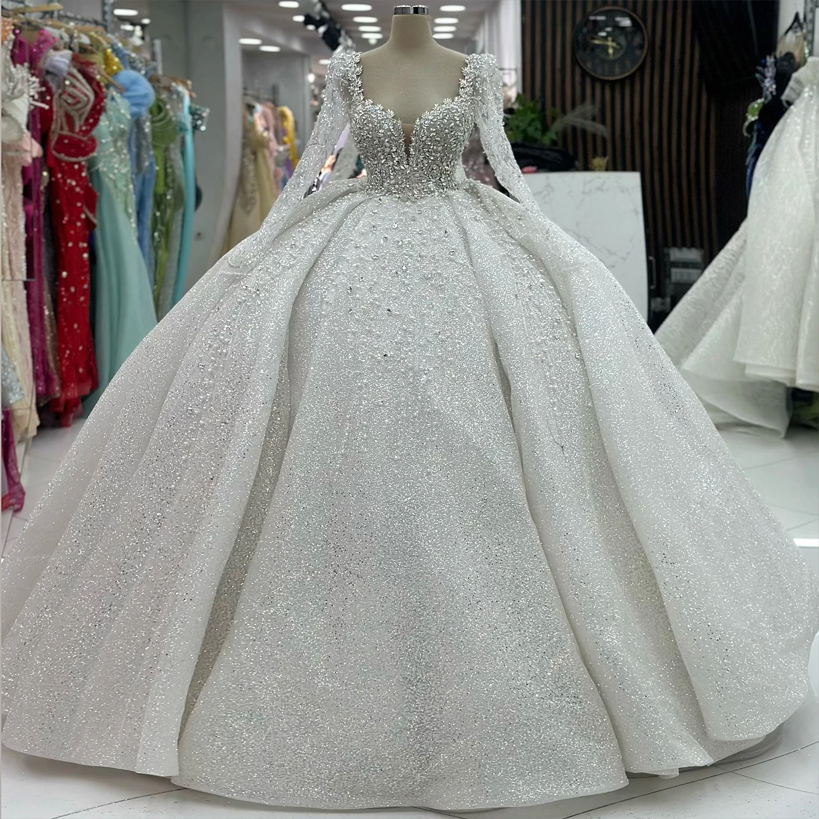 

Rhinestone V-neck Wedding Dress with Pearls Crystal Lace Long Sleeve Heavy Embroidery for Lavish Wedding Main Yarn Bridal Gown