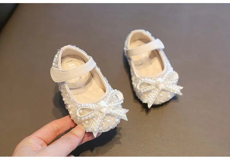 

Модная детская прогулочная обувь для девочек, новинка лета 2024, детская свадебная кожаная обувь принцессы, нескользящие сандалии на мягкой подошве для девочек