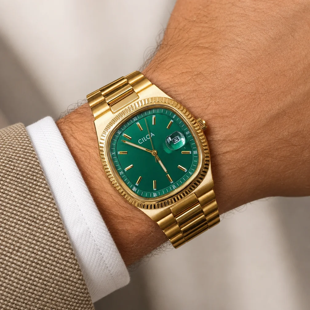 Quartz Watch with 40mm Steel Case Fluted Bezel Steel Strap Calendar Function at 3 o'clock Position, 3ATM
