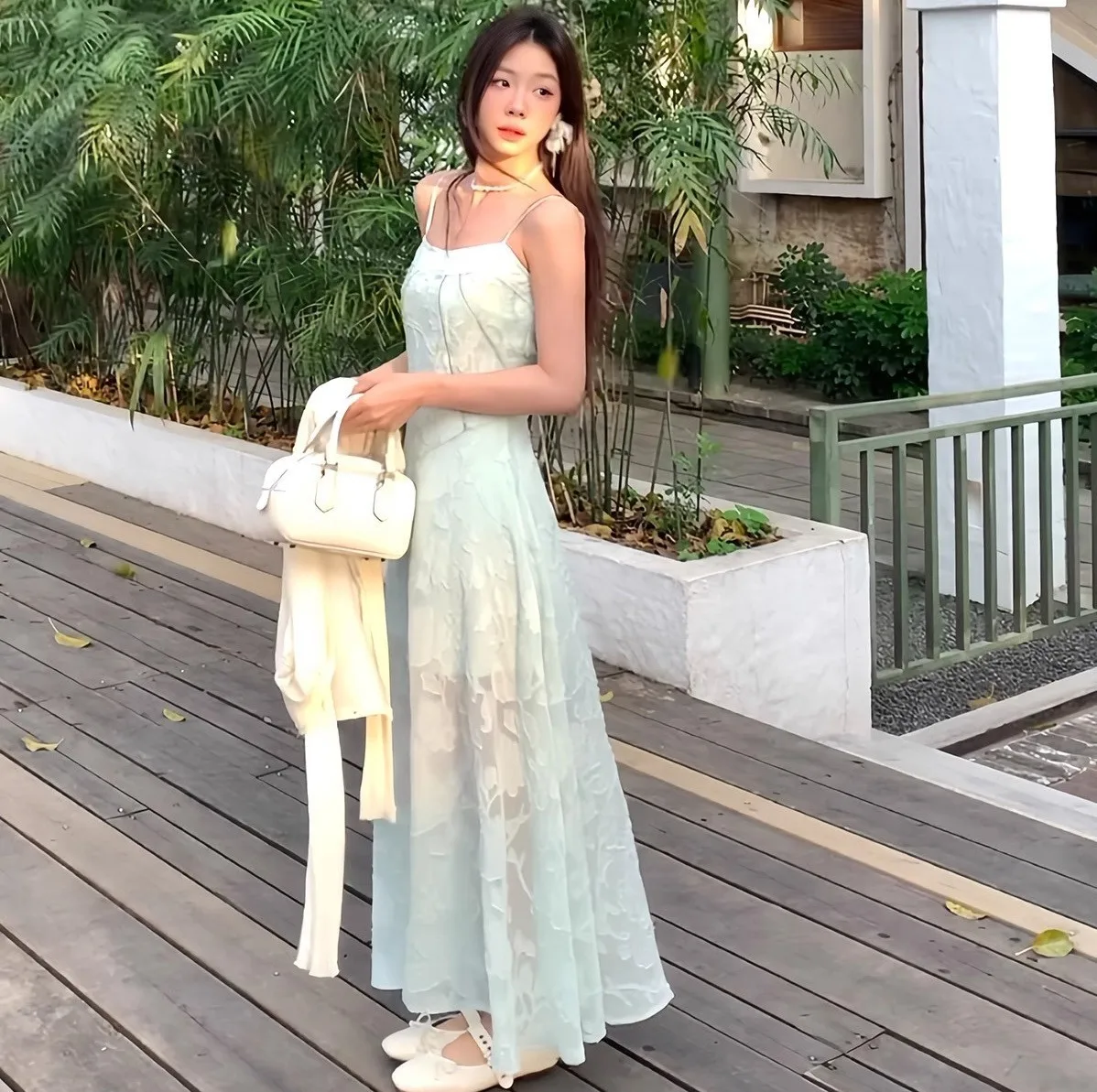 

French lace camisole long dress 2025 summer new style super fairy waist-cinching essential dress for vacation dates