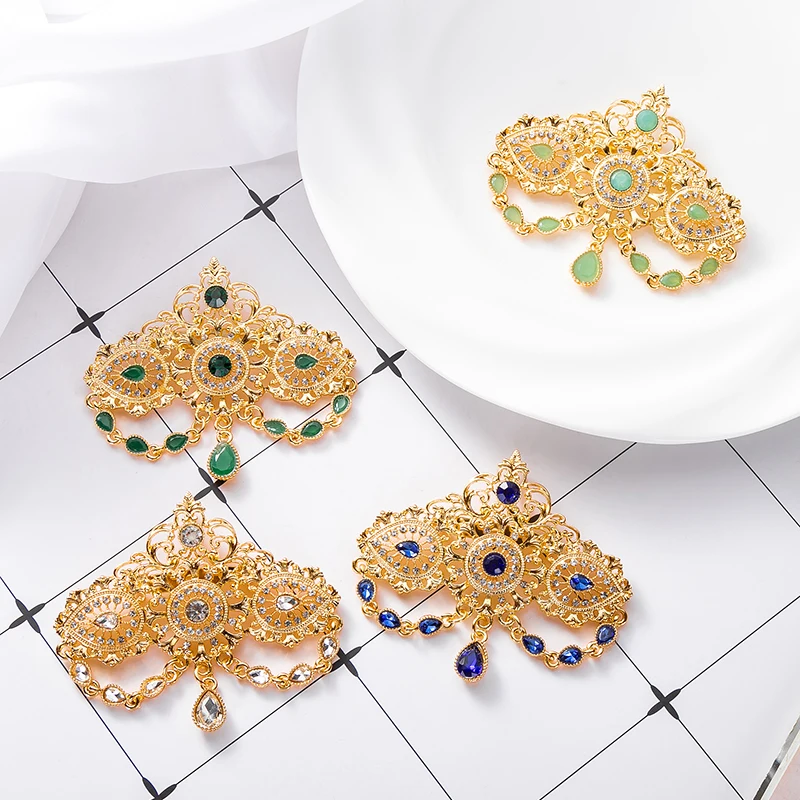 بروش تخريمية ذهبي مزخرف بأحجار كريمة ملونة، إكسسوار زفاف أنيق لملابس الزفاف والاحتفالات التقليدية