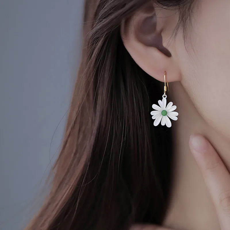 Fashion Asymmetrical Plant Chrysanthemum Flower Pendant Earrings, Elegant Women's Countryside Style Exquisite Flower Earrings