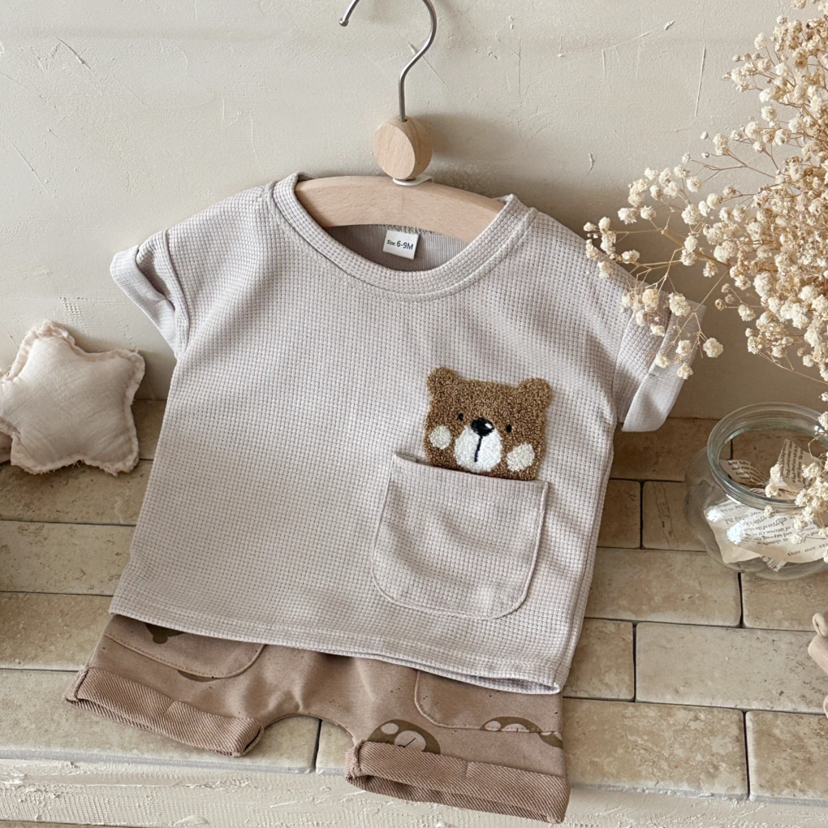 

Новый летний комплект для малышей: вязаная футболка с круглым вырезом и вышивкой медведя + шорты, 2 предмета, для мальчиков и девочек, одежда для младенцев и малышей