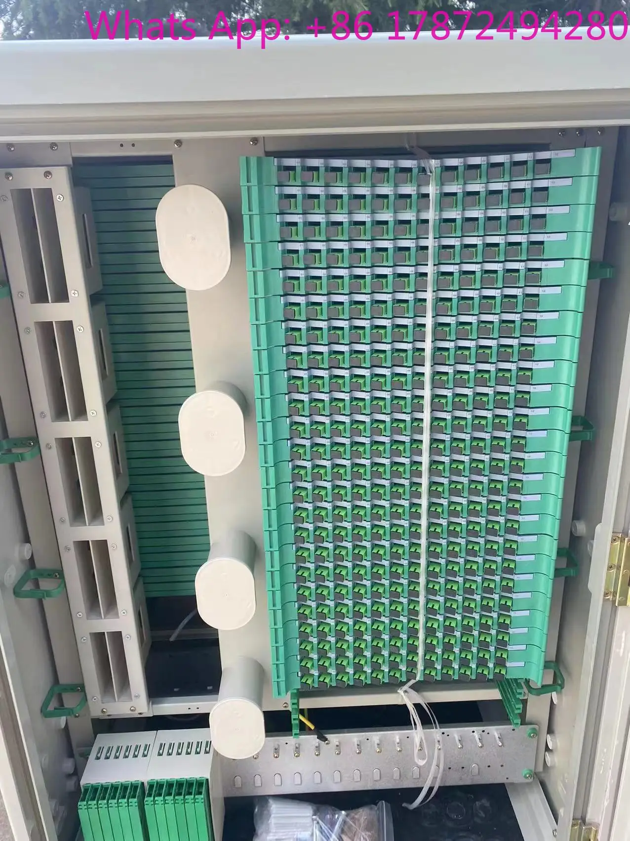 Full Loaded Outdoor Fiber Optic Cabinet for FTTH 96/144/288/576 Cores Patch Panel 4G/3G/IP Network Compatible