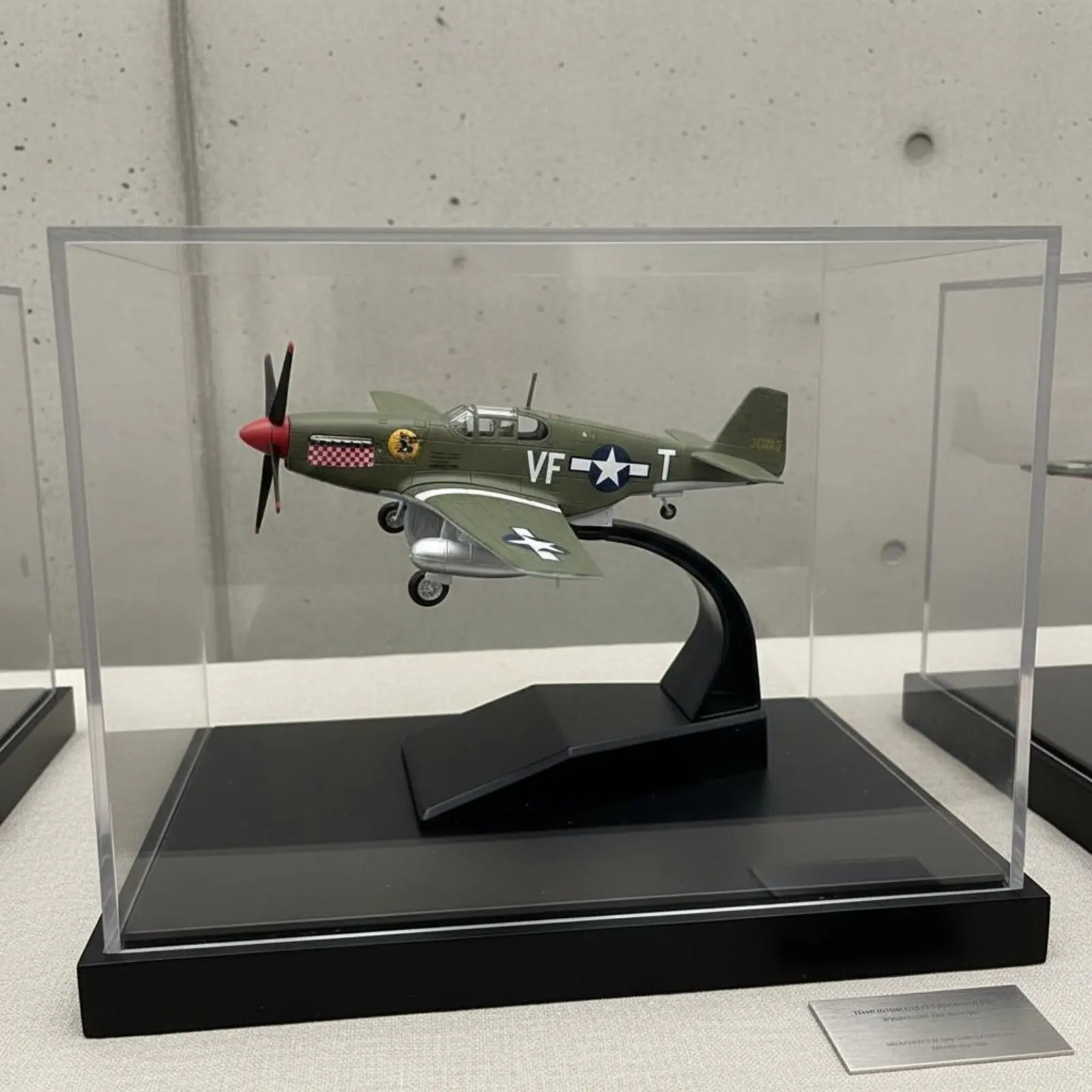 

1/72 Scale Vintage Fighter Jet Display Model Pre-Assembled Vintage Fighter Jet Display Model 1/72 Scale WW2 Fighter Highly