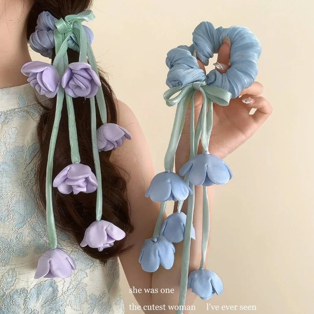 Nuevo Scrunchie Floral de Moda con Tulipanes y Cinta Colgante, Diseño Etéreo, Coletero Le Muguet, Accesorio para el Cabello, Estilismo Capilar