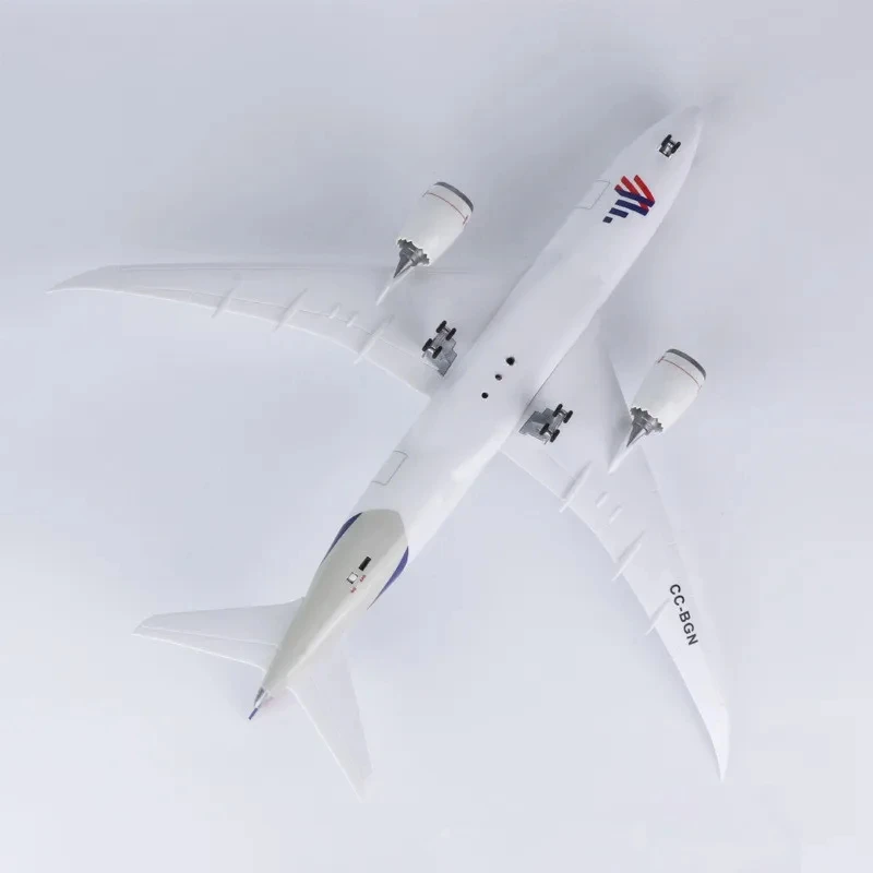 1:130 Scale Chile LATAM Airlines Boeing 787 Dreamliner Diecast Model Airlines Resin Airplane Toys Collection Display Gifts Fans