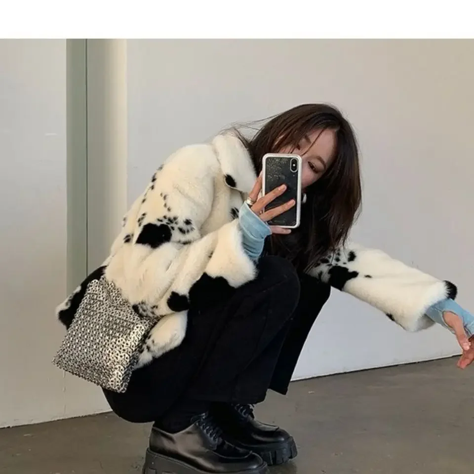 فضفاضة وعصرية ساحة الرقبة أبيض وأسود البقرة نمط فو الفراء فرو المنك معطف النسخة الكورية الجديدة المرأة قصيرة #5