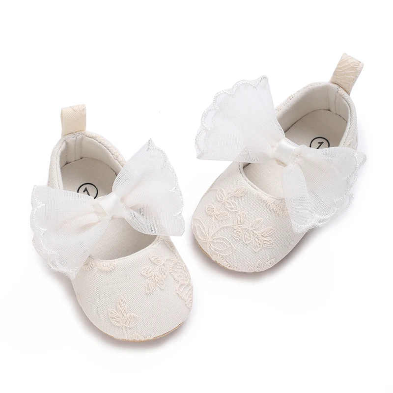Cute and sweet spring and summer breeze embroidered bow princess shoes · Comfortable and breathable baby walking shoes