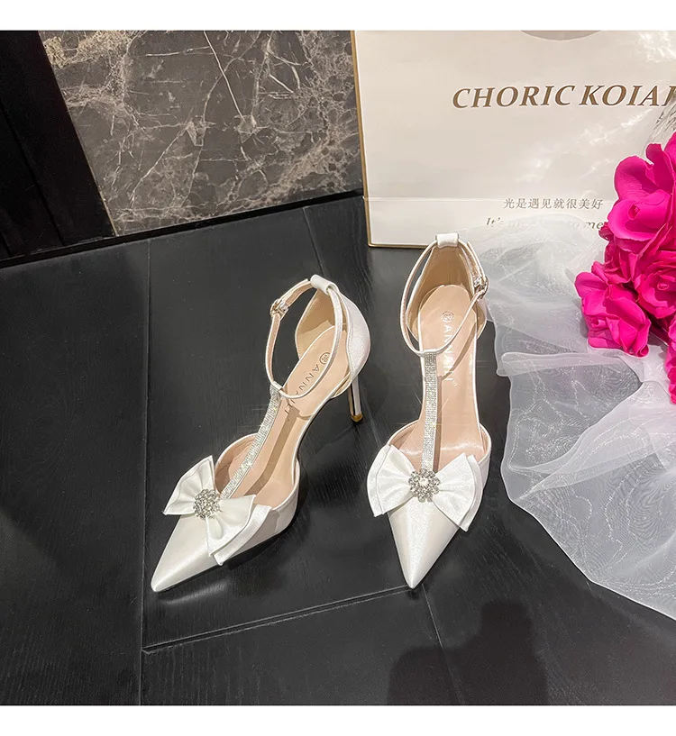 Sandales Baotou en Satin Blanc avec Nministériels d Papillon en Diamant, Ligne Droite Creuse Jolie tue, Chaussures de Mariage, Nouvelle Collection Printemps et Automne