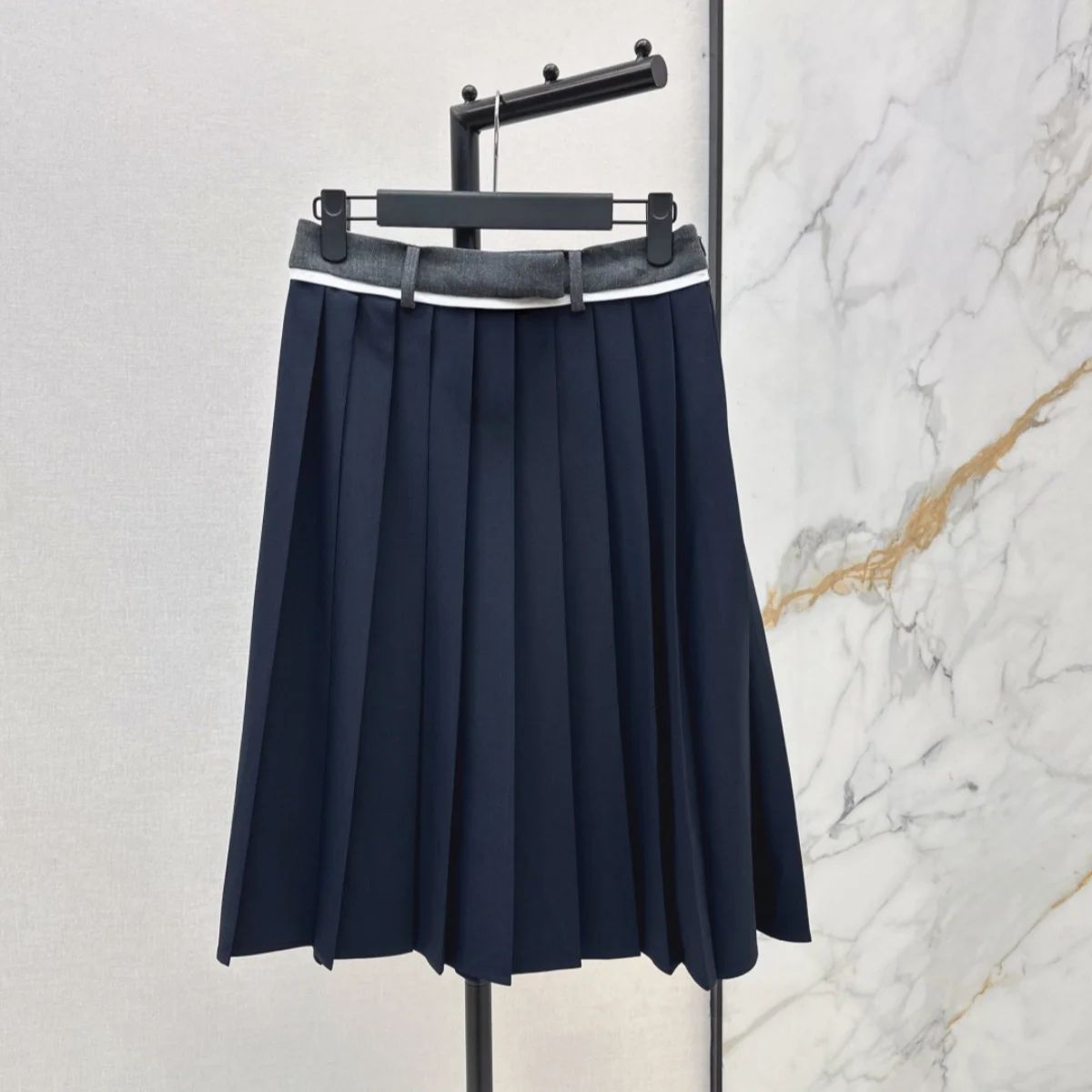 2026 high-quality women's contrasting color waist mid length pleated skirt--hb813