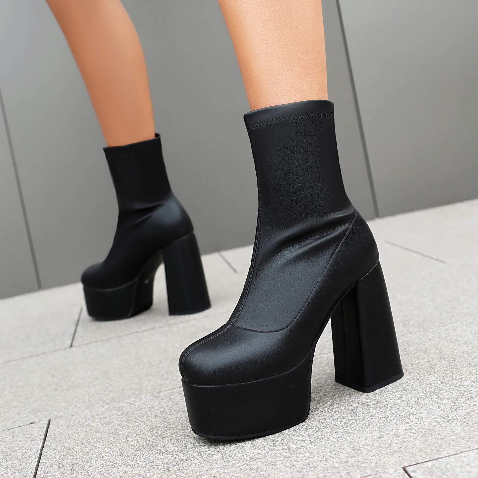 Winter Fashion Women Boots - Sepatu Bot Pendek Modis Terbaru 2026