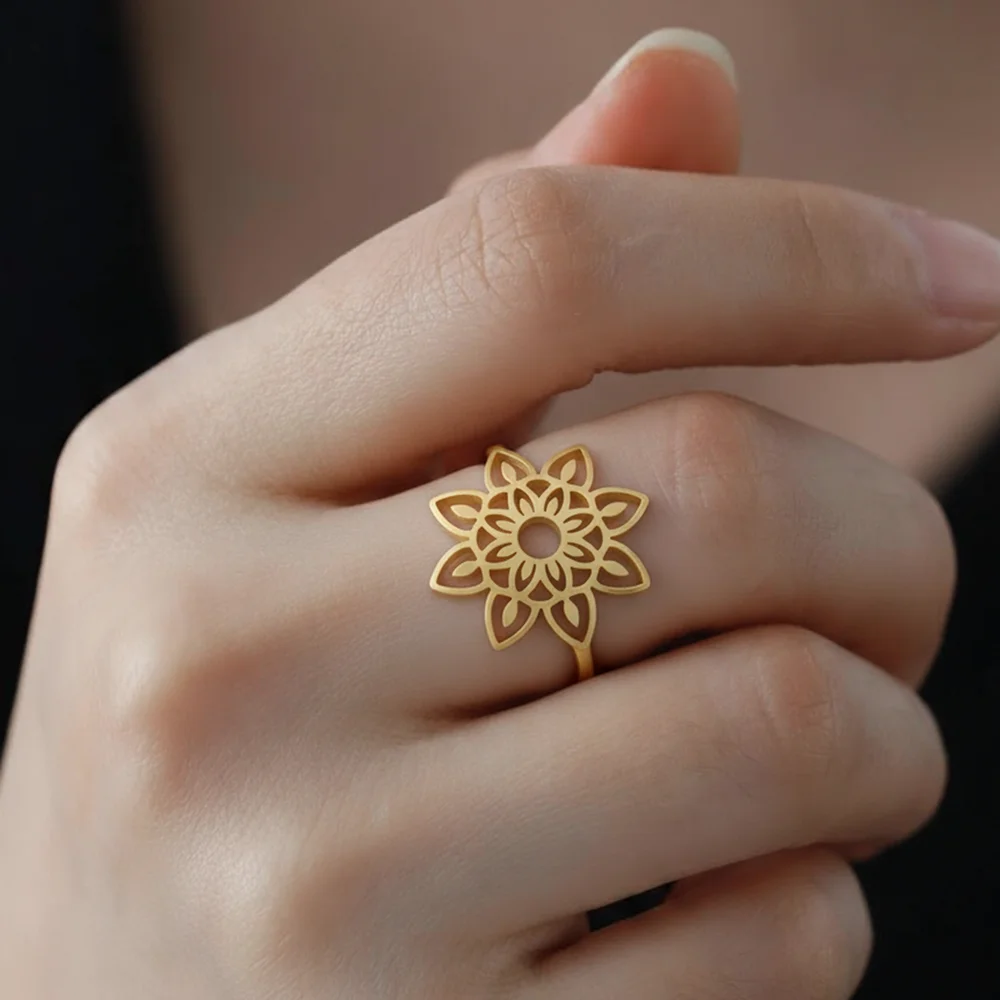 DOTIFI New Stainless Steel Openwork Floral Design Ring Women's Minimalist Fashion Commuter Finger Jewellery Party Creative Gift