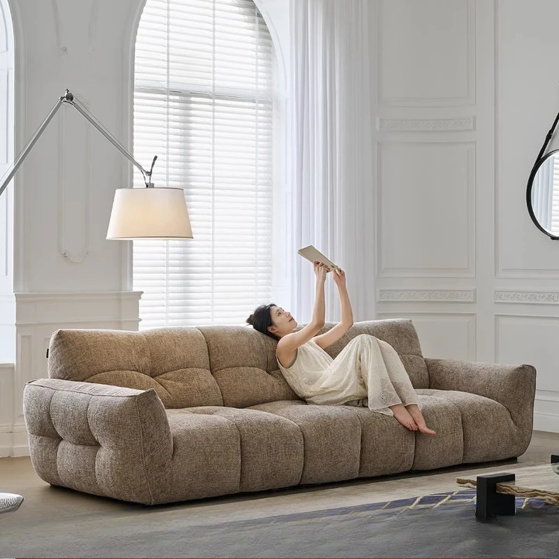Wohnzimmer-Stoffsofa im mittelalterlichen Stil, modernes, schlichtes dreisitziges Retro-Sofa mit gerader Reihe