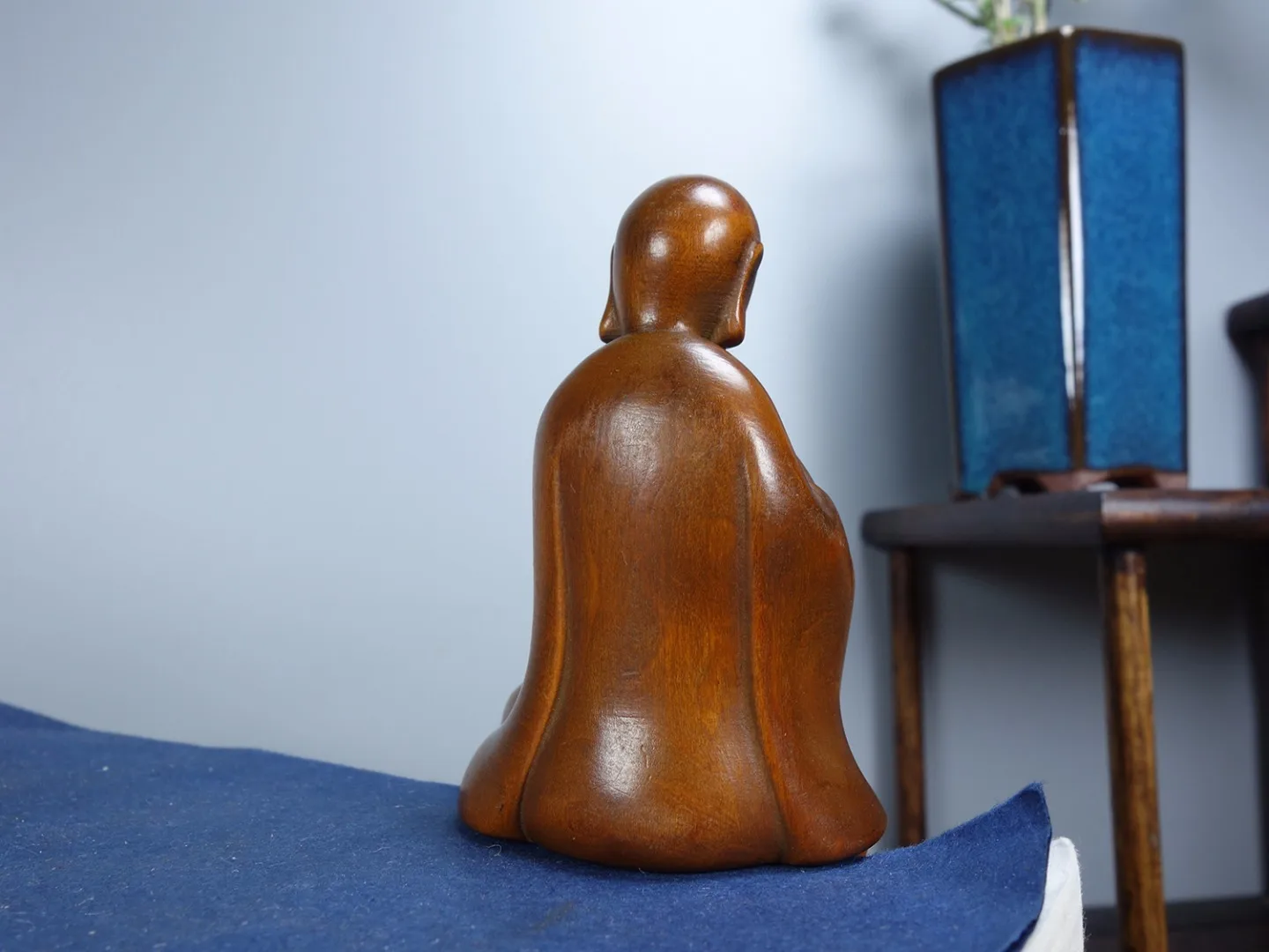 Nordic Art Abstract Thinker Statue Modern Art Sculpture European Handmade Wood Carving Crafts Office Home Desktop Decoration