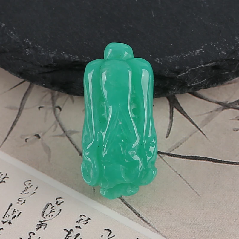 

Exquisite Vegetable Pendant Natural Stone Chrysoprase Carved Chinese Cabbage Pendant DIY Jewelry Making 28x16x3mm 6.4g