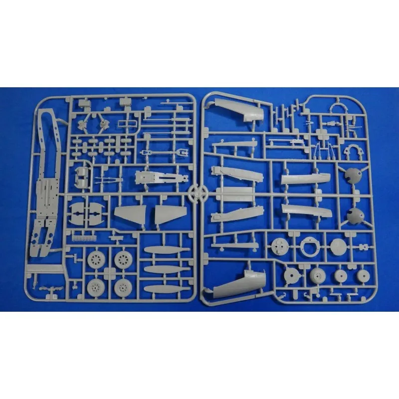 KITTY HAWK KH32013 1/32 Scale P-39 Q/N "c" Aircraft Assembly plastics model kit