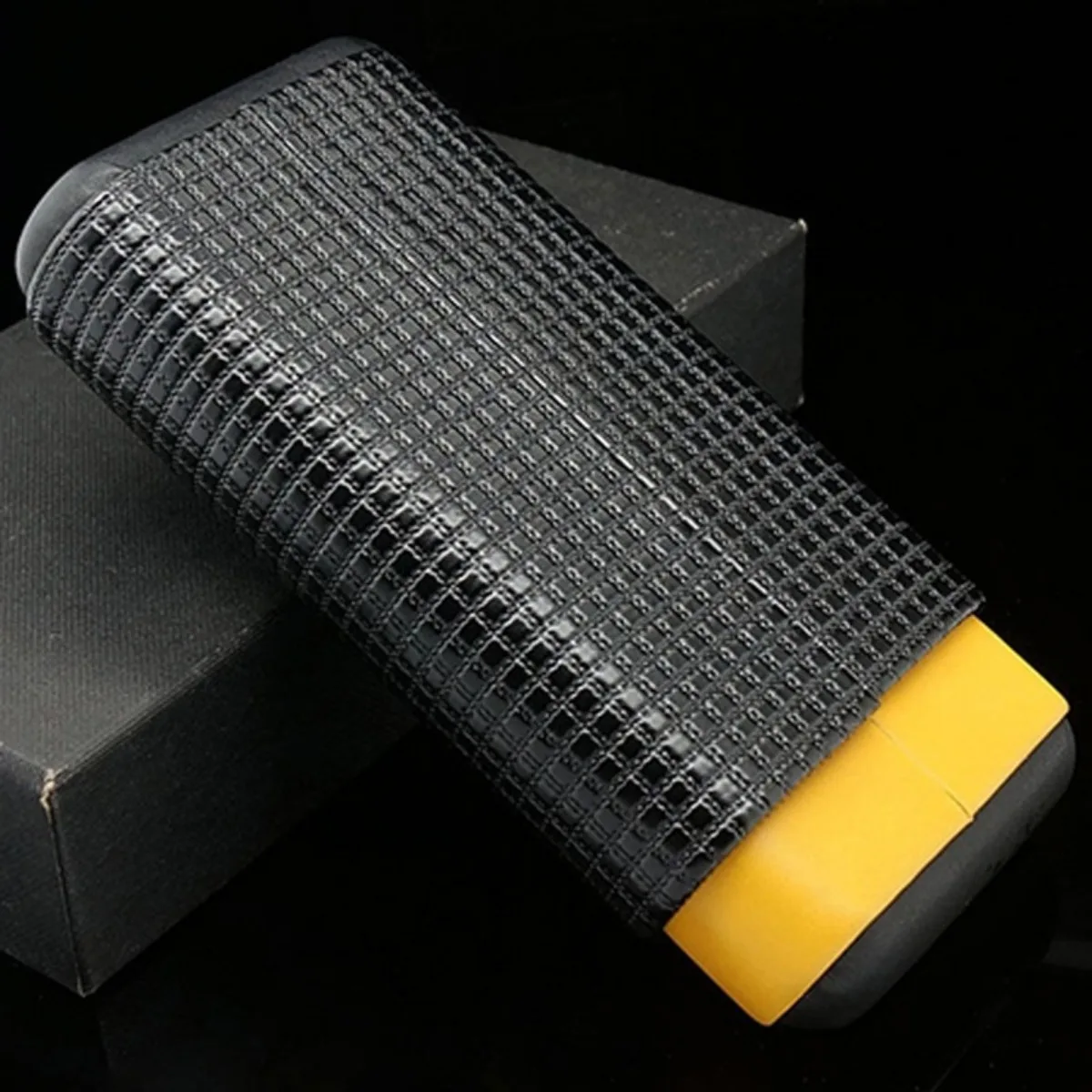 Caja portátil para humidificador de cigarros de viaje, capacidad para 3 cigarros, estuche para puros de cuero negro, soporte para tubo de madera de cedro, caja de tabaco