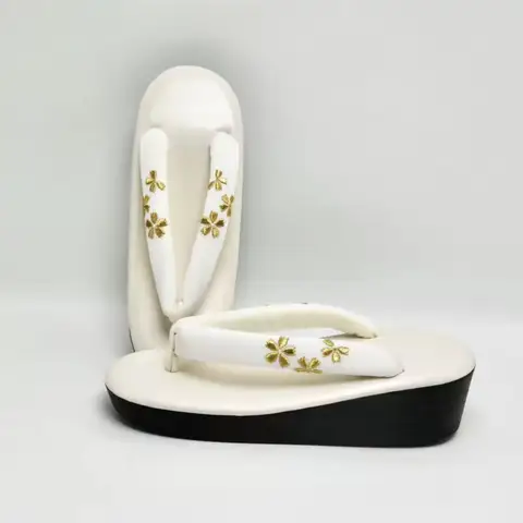 Japanese Women Geta Traditional Embroidery Flip Flops Kimono Shoes Fashion Classic Sandals Cosplay Shoes