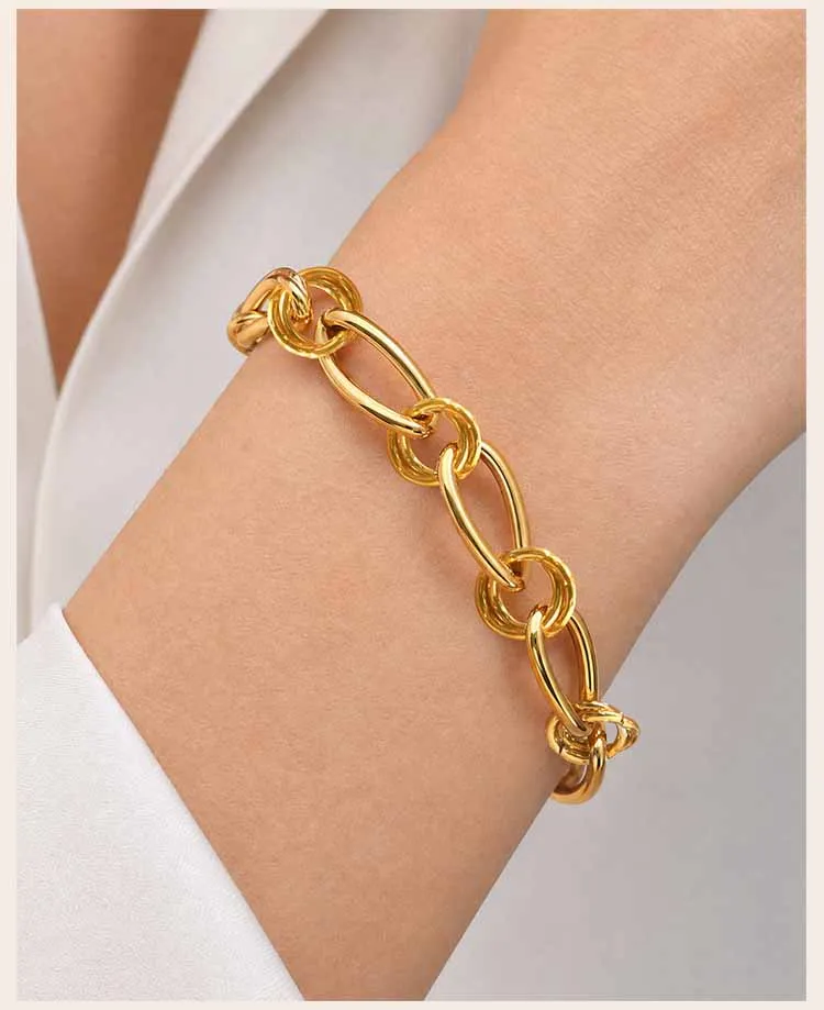 18K Vergoldetes Chunky Link Armband für Damen, Verstellbares Statement-Schmuckstück mit ineinandergreifender Edelstahl-Kreiskette – Detail 2