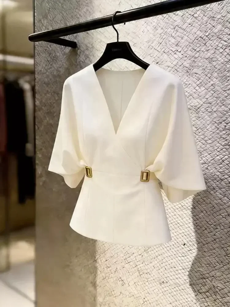 

Elegant White V-Neck Waist-Cinching Shirt for Women Summer Commute Versatile Batwing Sleeve Fashionable Luxury Shirt