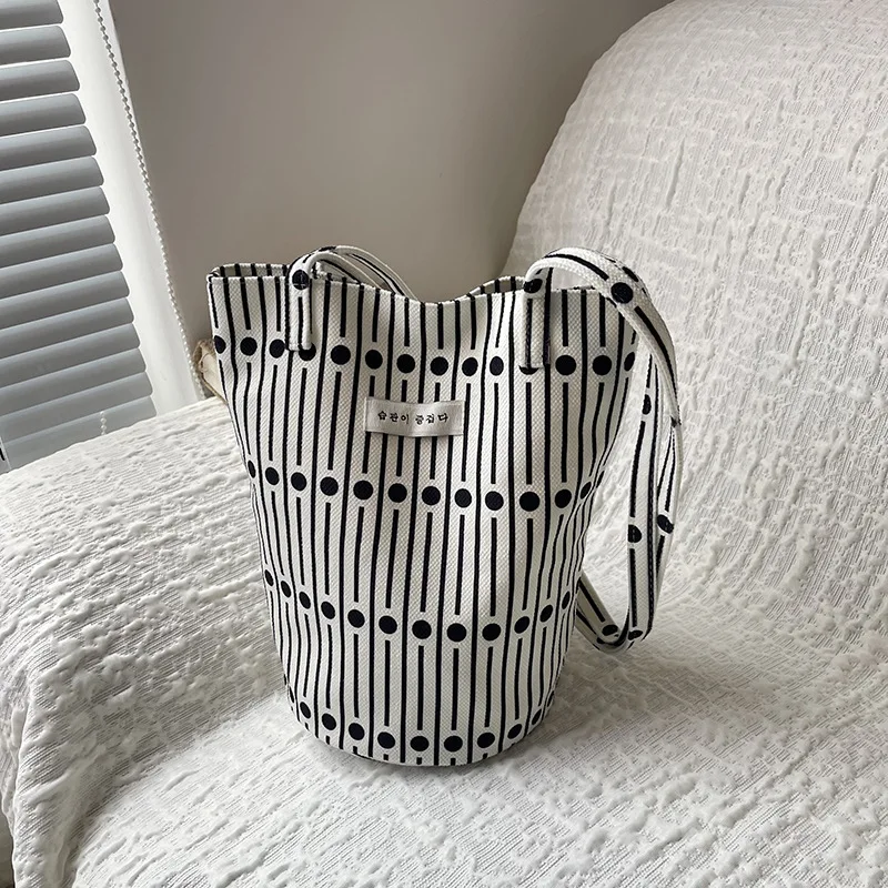 

Summer Fashion Shoulder Bag Waterproof Casual Minimalist Crossbody Bag Fashionable and Versatile Bucket Bag with Ethnic Print