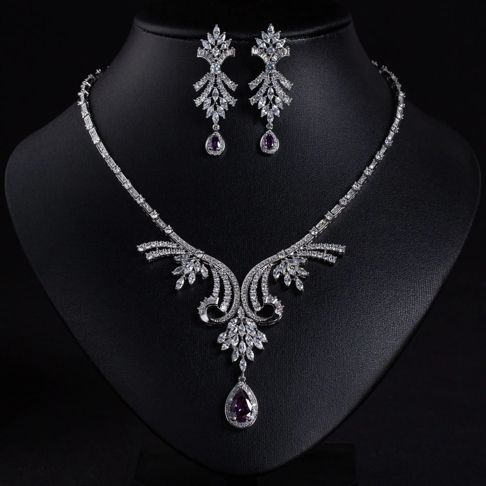 

New jewelry European and American bride luxury hip-hop exaggerated copper zircon pendant jewelry necklace earrings two-piece set